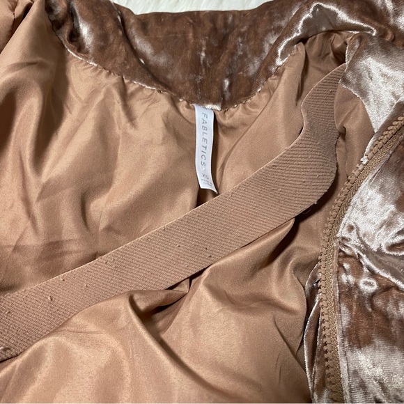 Fabletics Wander Crushed Velour Cropped Puffer Jacket Sz-XSmall - Picture 7 of 9